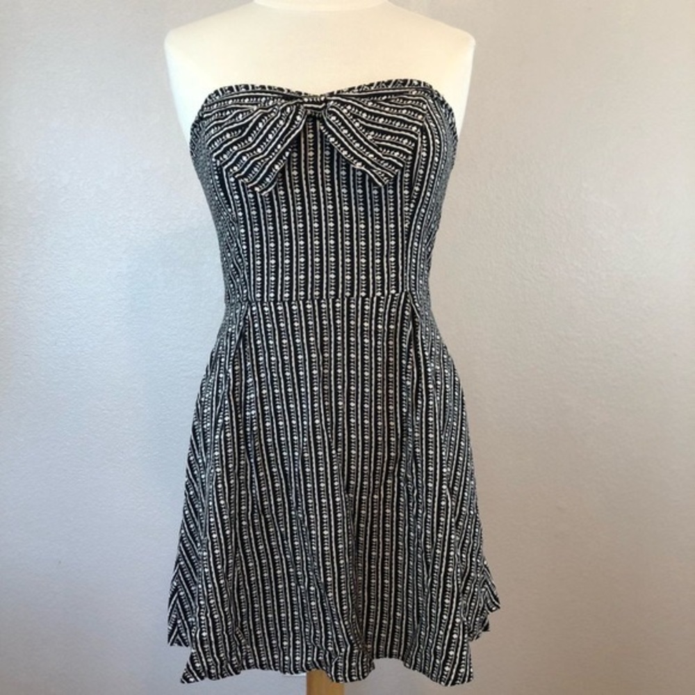 Monteau strapless dress. Size small. Black and white pattern